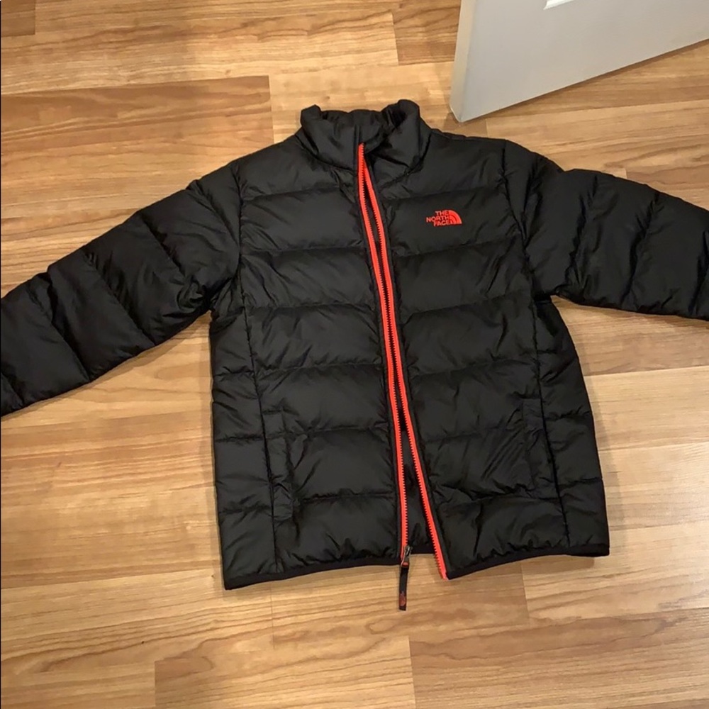The north face Boys L puffer jacket